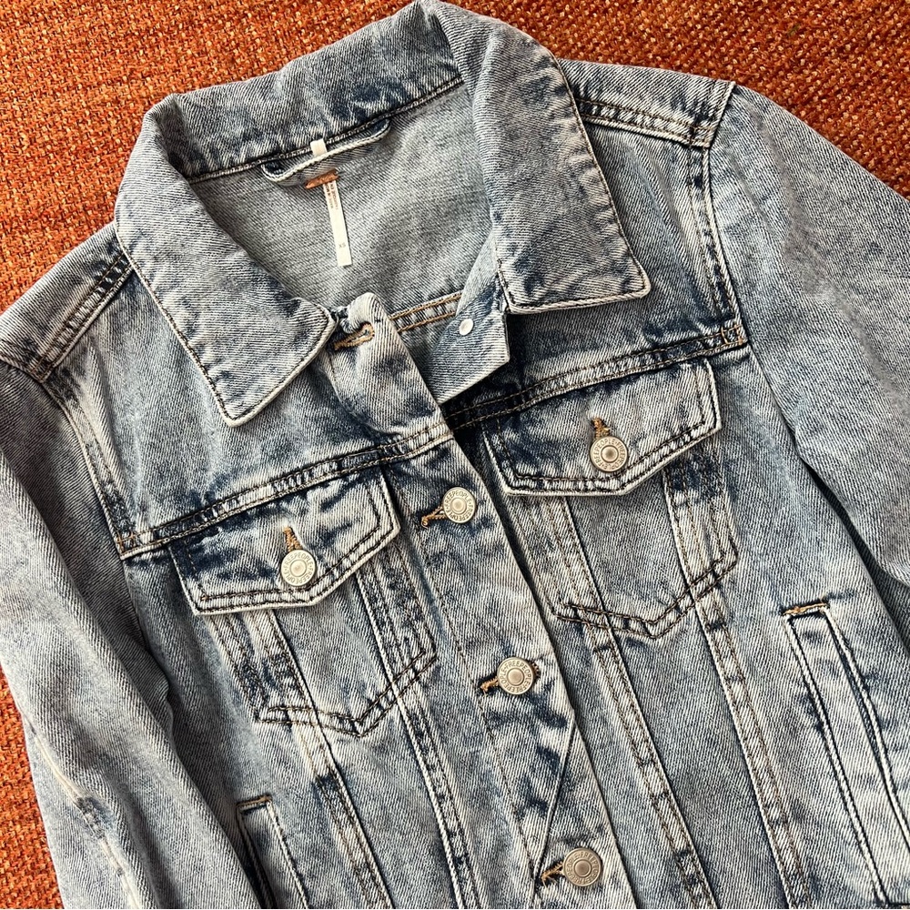 Free People Women’s Rumors Light Blue Denim Jacket Size XS Urban Outfitters